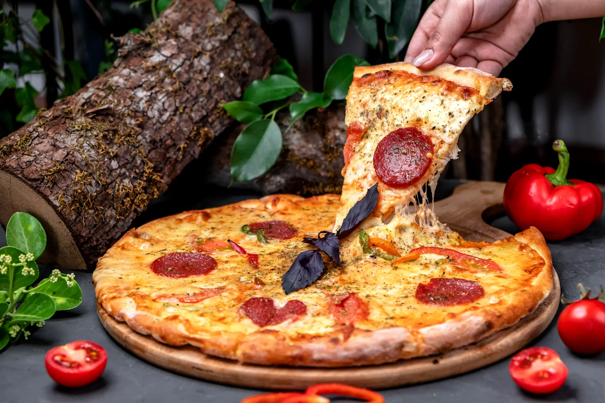 pizza-pepperoni-table.webp
